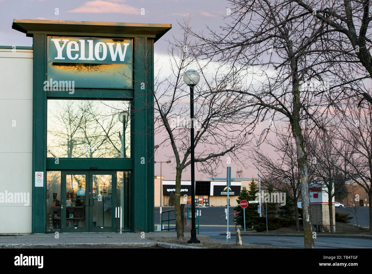 A logo sign outside of a Chaussures Yellow retail store location in  Saint-Bruno-de-Montarville, Quebec, Canada, on April 21, 2019 Stock Photo -  Alamy