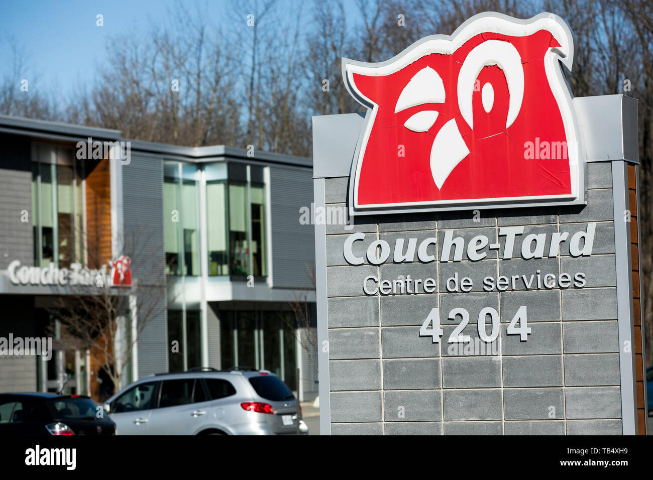 Alimentation couche tard hi-res stock photography and images - Alamy