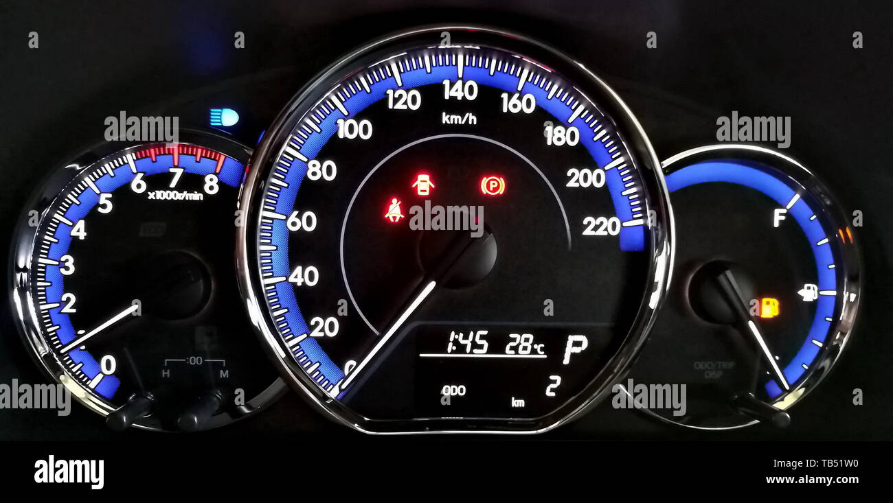 Car dashboard and warning hires stock photography and images Alamy