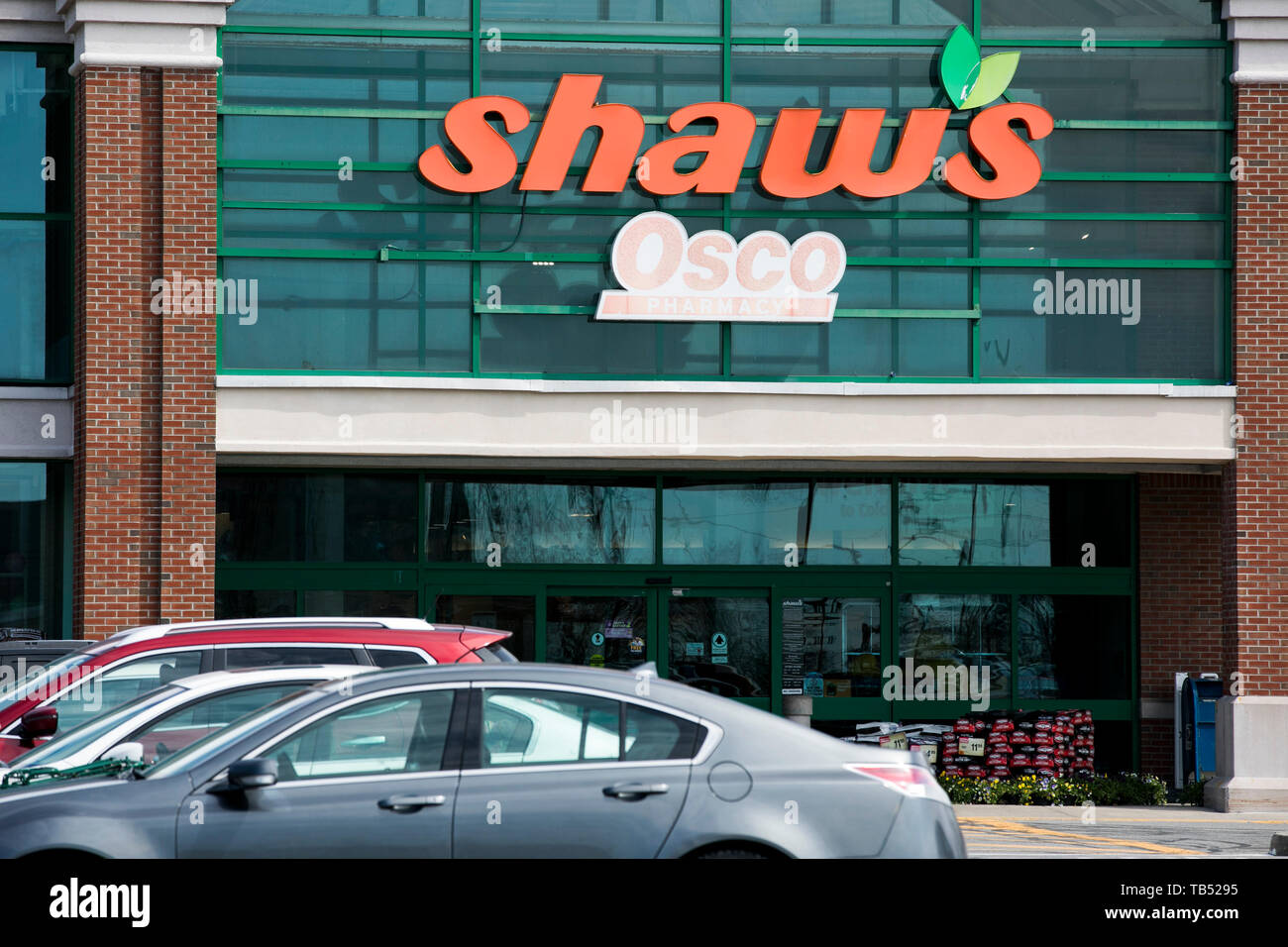 A logo sign outside of a Shaw's Supermarkets retail grocery store location in Colchester, Vermont on April 23, 2019. Stock Photo