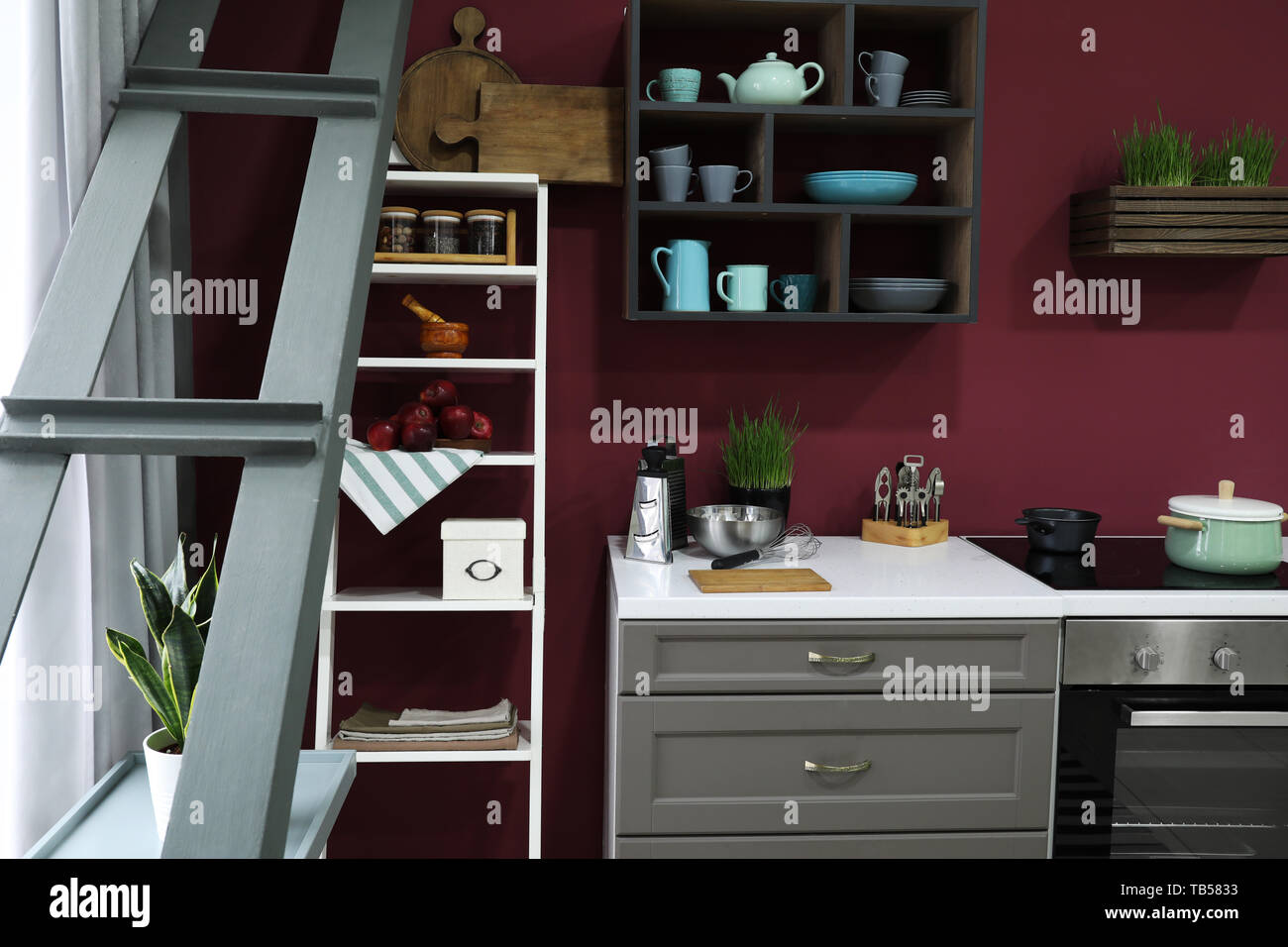 Interior of modern comfortable kitchen Stock Photo - Alamy