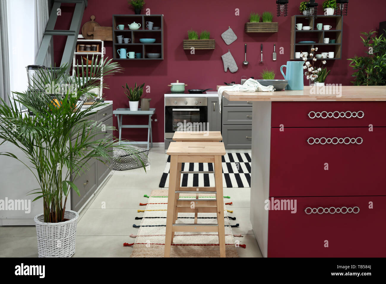 Interior of modern comfortable kitchen Stock Photo - Alamy