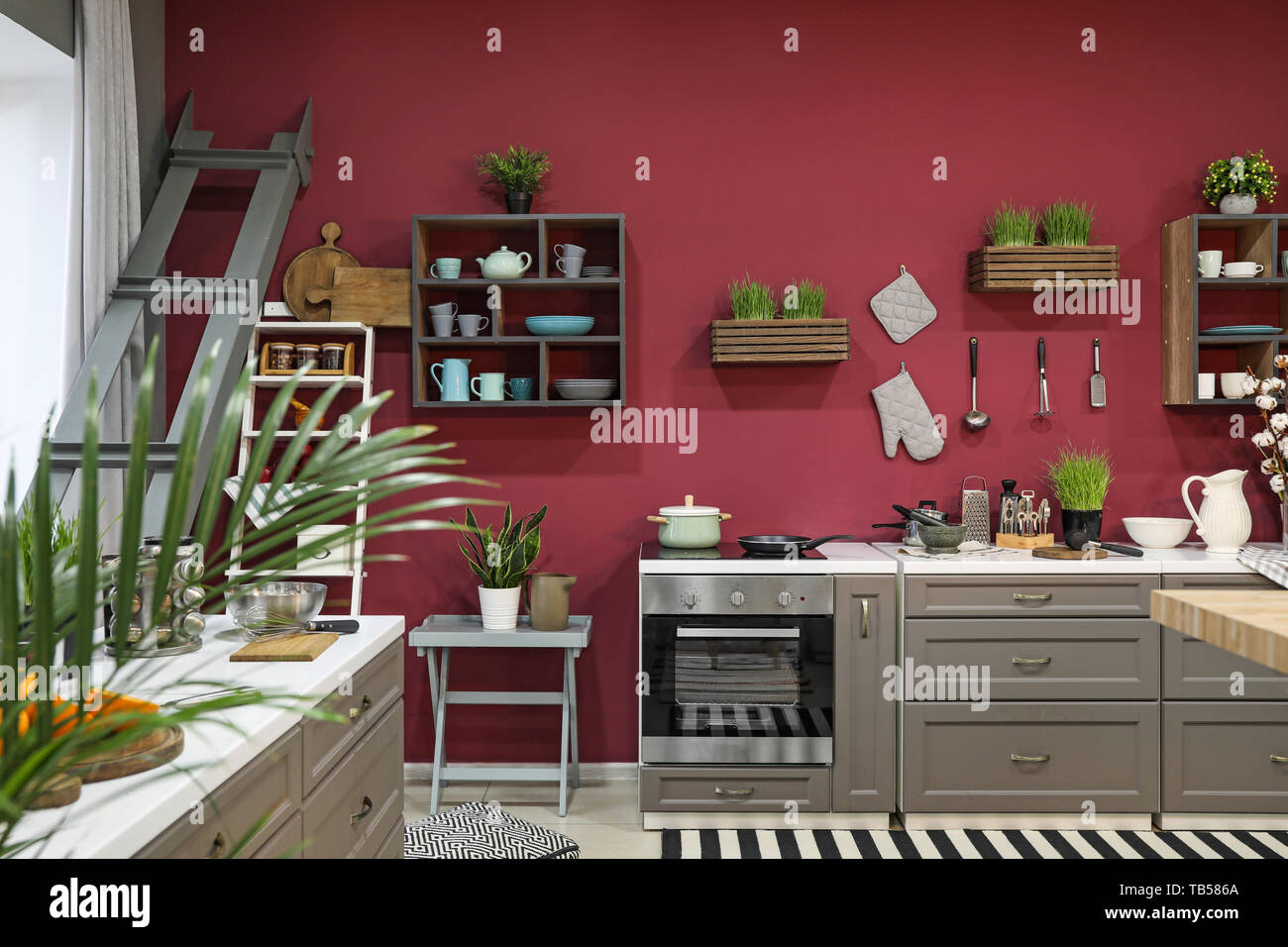 Interior of modern comfortable kitchen Stock Photo - Alamy