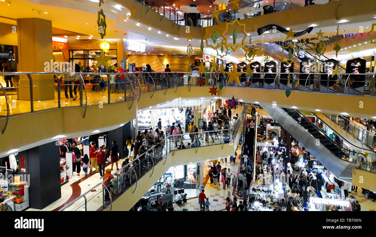 crocs puri indah mall