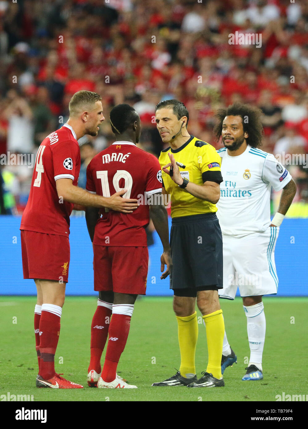 KYIV, UKRAINE - MAY 26, 2018: Liverpool players Jordan Henderson and Sadio Mane talk to referee Milorad Mazic during the UEFA Champions League Final 2 Stock Photo