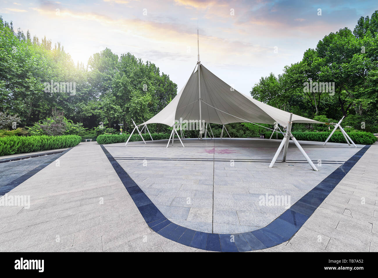 Little green tent hi-res stock photography and images - Alamy