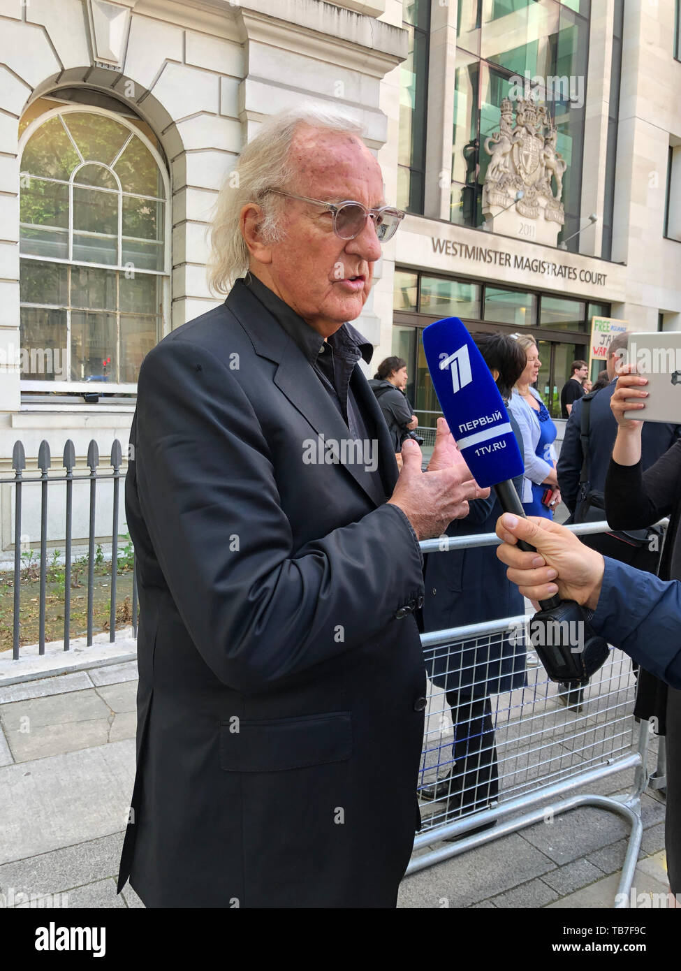 John Pilger outside Westminster Magistrates Court where WikiLeaks founder Julian Assange is expected to appear via videolink as he continues to fight against extradition to the United States over allegations he conspired to break into a classified Pentagon computer. Stock Photo