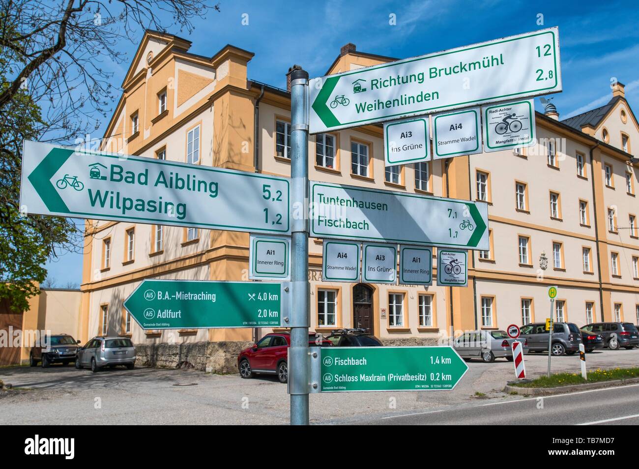 Guide for cyclists in front of the castle brewery Maxlrain near Tuntenhausen, Upper Bavaria, Bavaria, Germany Stock Photo
