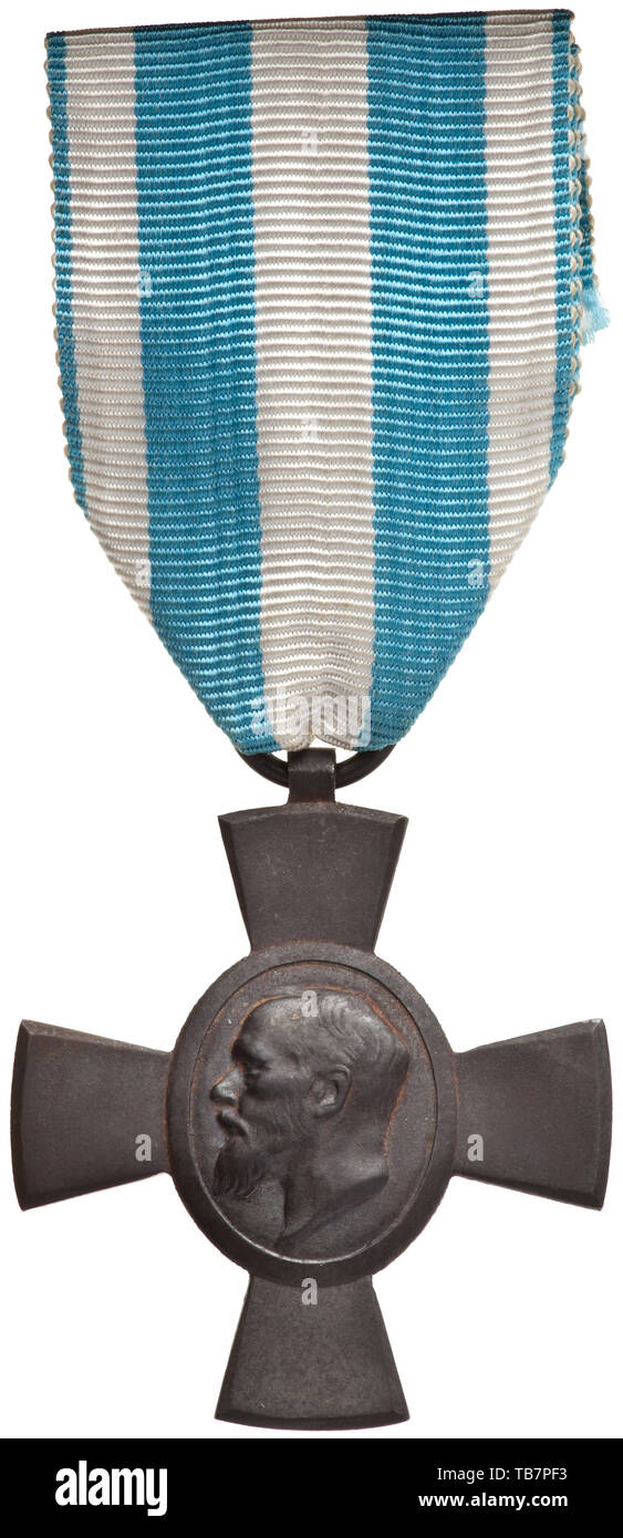 A Jubilee Cross for officers and NCOs of the Royal and Imperial (Hungarian) Infantry Regiment No. 62 'Ludwig III King of Bavaria', Struck cross made of black-stained iron, the reverse with jubilee numerals '1868 - 1918'. Width 40 mm. Weight 19.3 g. One of the rarest Bavarian awards, hitherto unresearched. medal, decoration, medals, decorations, badge of honour, badge of honor, badges of honour, badges of honor, historic, historical 19th century, Additional-Rights-Clearance-Info-Not-Available Stock Photo