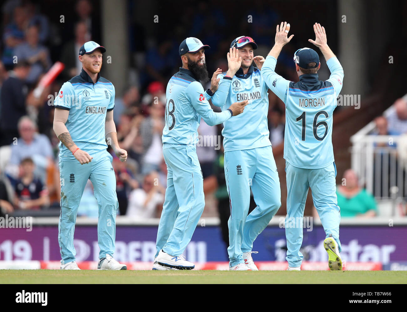 England's Joe Root (centre) celebrates catching out South Africa's Quinton de Kock (not pictured) out with team-mates during the ICC Cricket World Cup group stage match at The Oval, London. Stock Photo