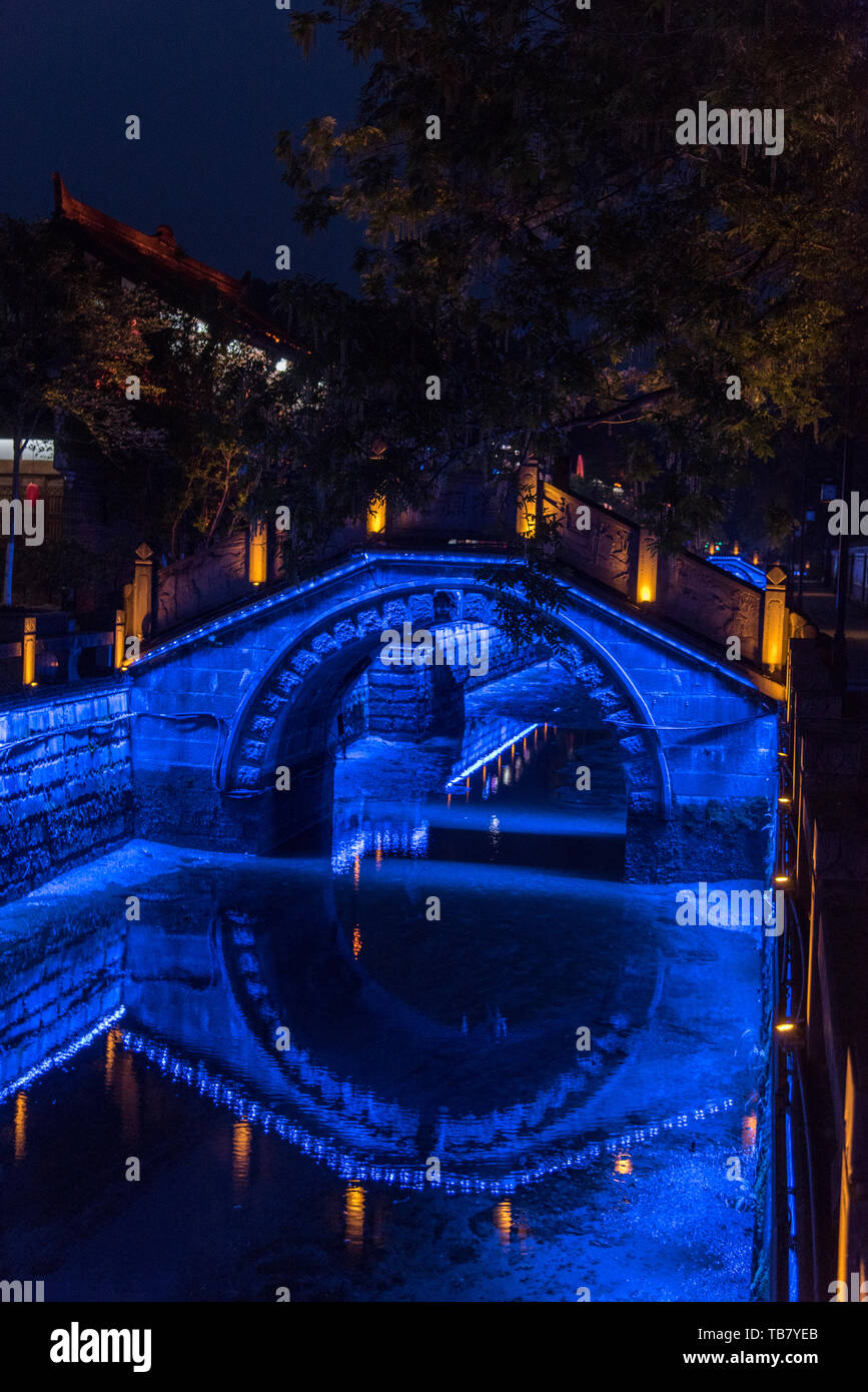 night photography of Chengdu, Kuan Zhai Xiang Zi historic city. Sichuan, China Stock Photo