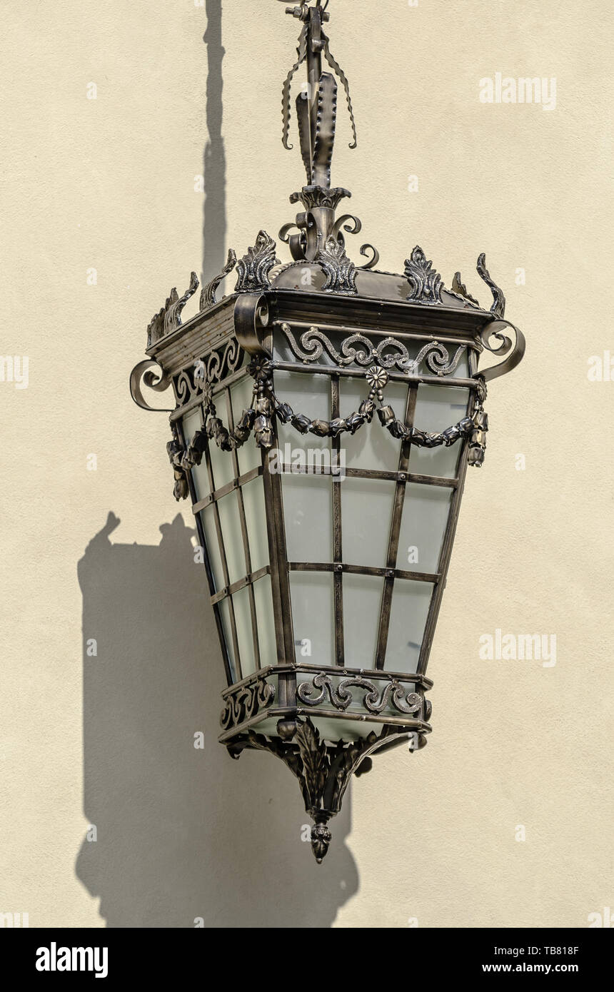 Ornate wrought iron street lamp hi-res stock photography and images - Alamy