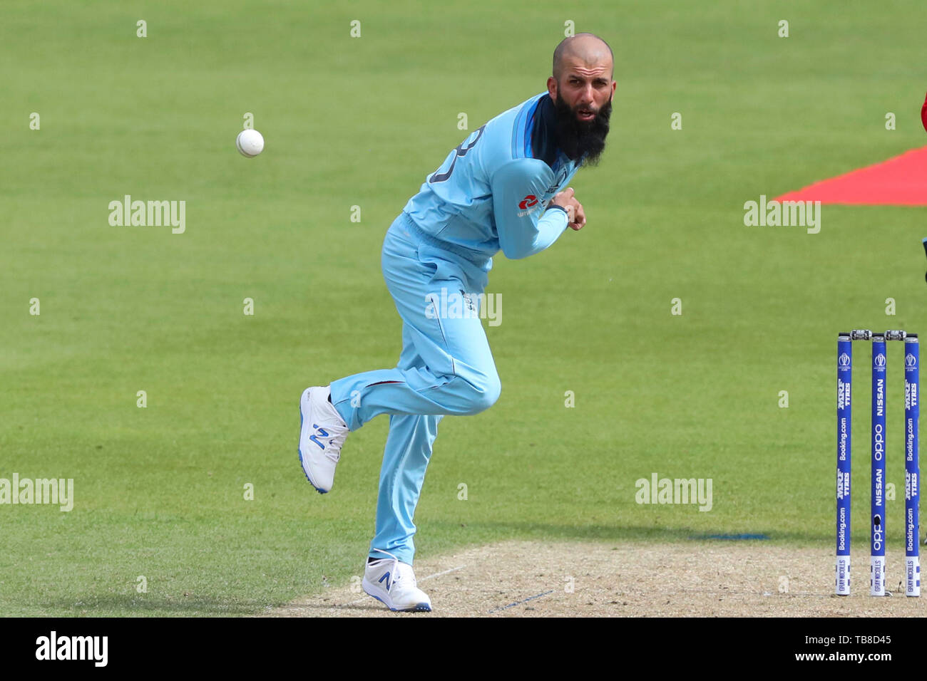 LONDON, ENGLAND. 30 MAY 2019: Moeen Ali of England bowls the ball during the England v South Africa, ICC Cricket World Cup match, at the Kia Oval, London, England. Credit: Cal Sport Media/Alamy Live News Stock Photo