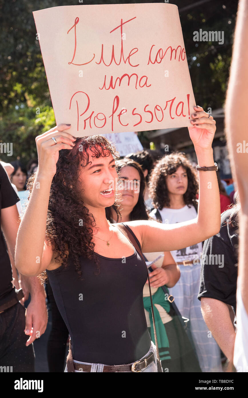 SÃO CARLOS, SP - 30.05.2019: ESTUDANTES VOLTAM AS RUAS EM SÃO CARLOS - Students, teachers and staff again protest against funding cuts in education. UFScar and USP join the movement and cancel classes at all campuses. (Photo: André Luis Ferreira/Fotoarena) Stock Photo