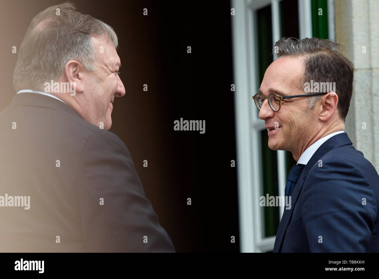 Berlin, Germany. 31st May, 2019. Federal Foreign Minister Heiko Maas (r) and US Secretary of State Mike Pompeo shake hands after a joint press conference at Villa Borsig. More than a year after taking office, Pompeo comes to Germany for the first time. Credit: Gregor Fischer/dpa/Alamy Live News Stock Photo