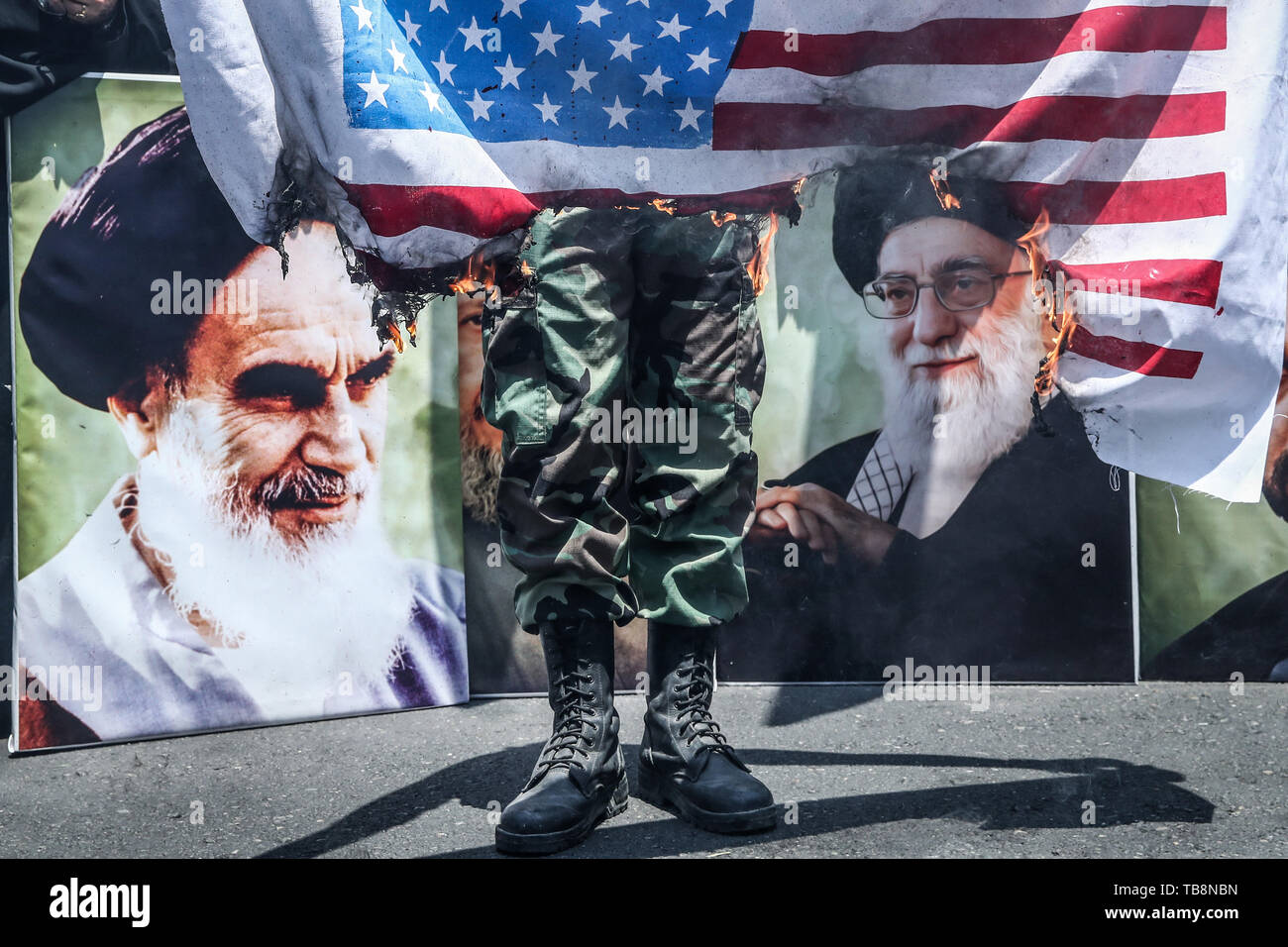 Tehran, Iran. 31st May, 2019. An Irani man burns the American flag during a protest marking the annual al-Quds Day (Jerusalem Day) on the last Friday of the Muslim holy month of Ramadan. Credit: Saeid Zareian/dpa/Alamy Live News Stock Photo