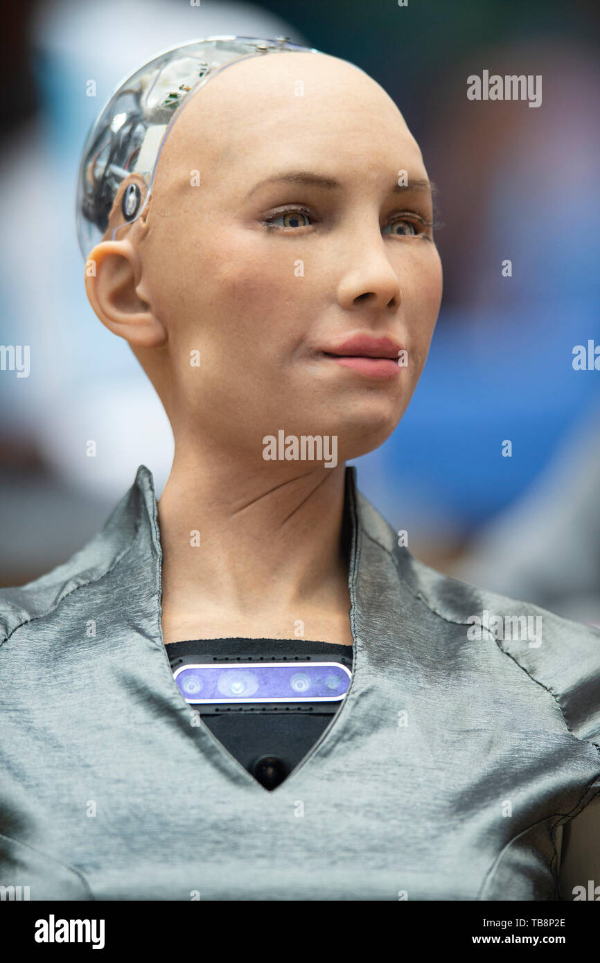 Sophia ai hotsell robot 2019