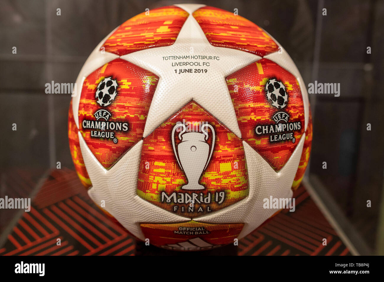 31st May 2019; Wanda Metropolitano stadium, Madrid, Spain; UEFA Champions  league final; A replica match ball is on display in the UEFA Champions  league store Stock Photo - Alamy