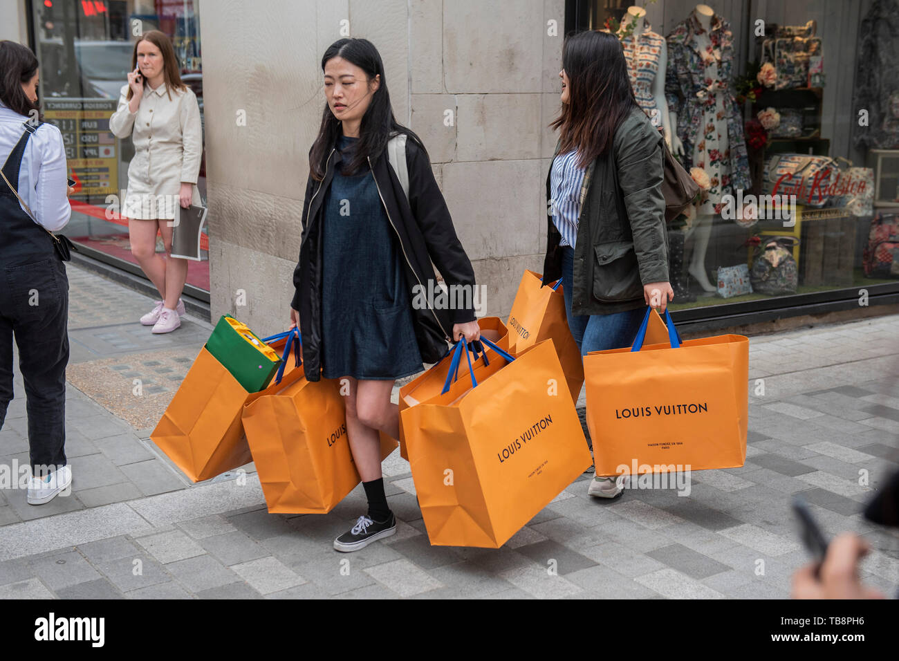 CONSUMERS with LOUIS VUITTON SHOPPING BAG Editorial Stock Image