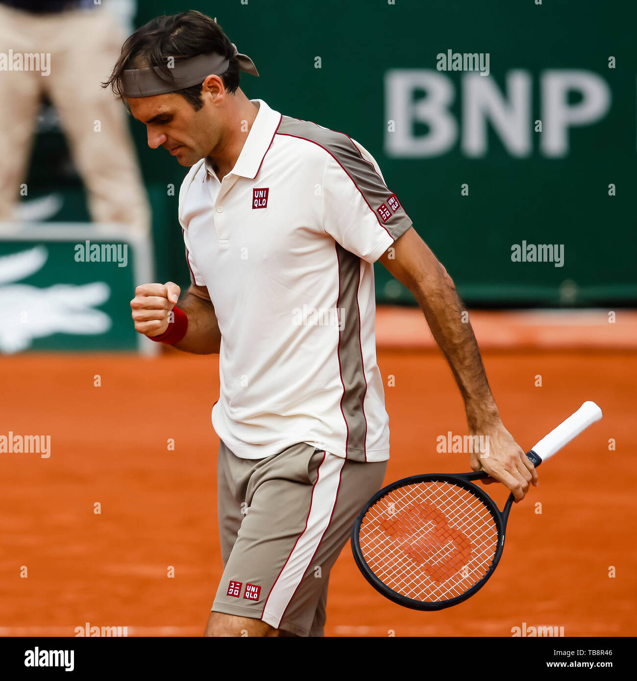 31 May 2019, France (France), Paris: Tennis: Grand Slam/ATP-Tour, French  Open, singles, men, 3rd round, Federer (Switzerland) - Ruud (Norway): Roger  Federer from Switzerland clenches his fist. Photo: Frank Molter/dpa Credit:  dpa