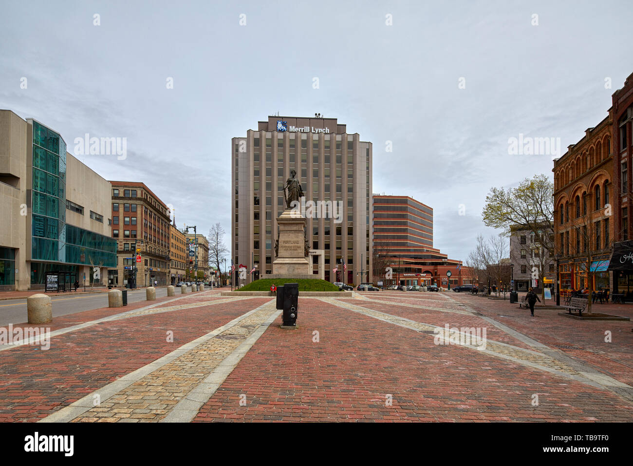 Merrill Lynch building and  Portland Soldiers and Sailors Monument by  Franklin Simmons in Monument Square in Portland Maine USA, United States ME Stock Photo