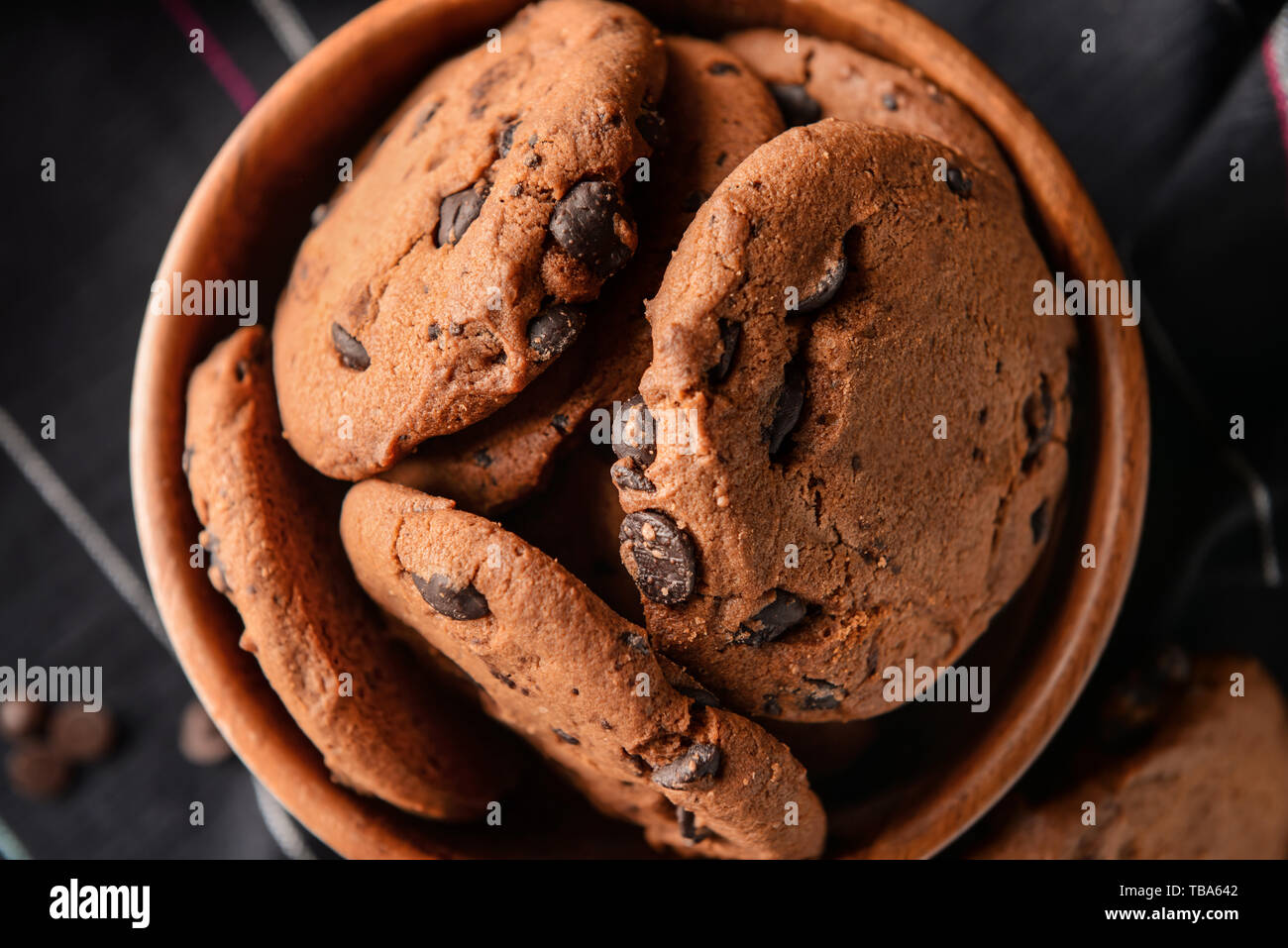 Tasty cookies with chocolate chips in bowl, closeup Stock Photo - Alamy