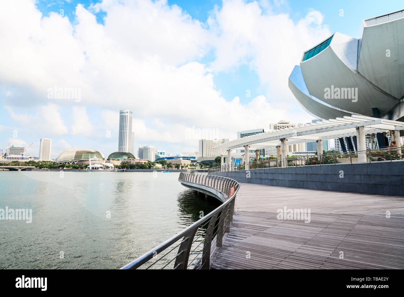 City bridges and wharves hi-res stock photography and images - Alamy