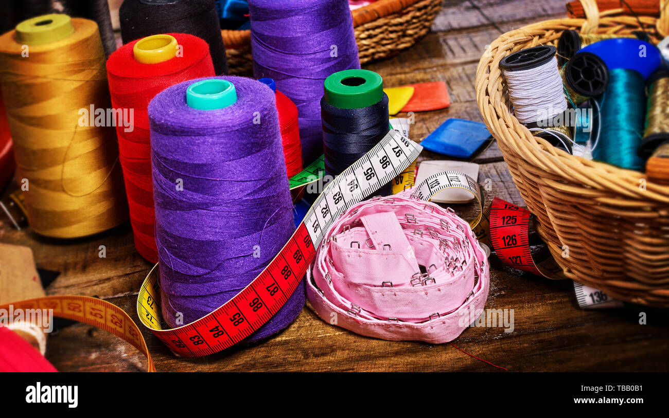 Coil threads measuring tape hi-res stock photography and images - Alamy