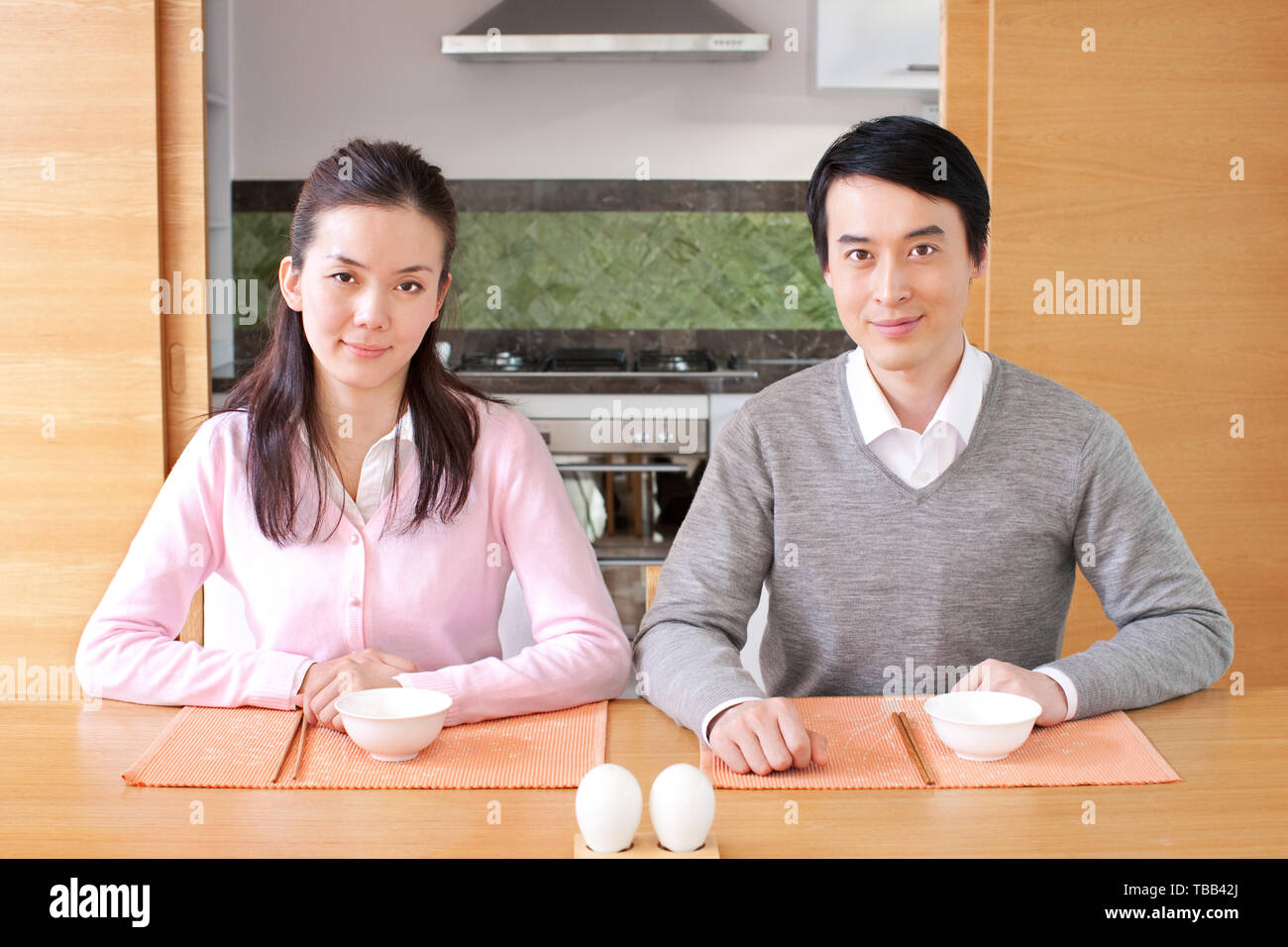 Young love couples hi-res stock photography and images - Alamy