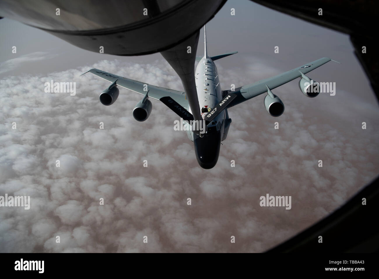 A U.S. Air Force RC-135 Rivet Joint receives fuel from a KC-135 Stratotanker during a mission within the U.S. Air Force Central Command Area of Responsibility May 26, 2019. The Rivet Joint supports theater and national level consumers with near real time on-screen intelligence collection, analysis and dissemination capabilities.  (U.S. Air Force photo by Master Sgt. Russ Scalf) Stock Photo