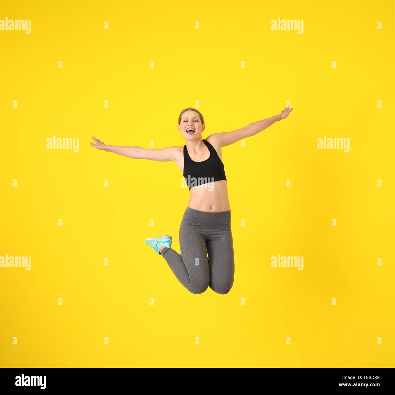 Sporty young woman jumps hi-res stock photography and images - Alamy
