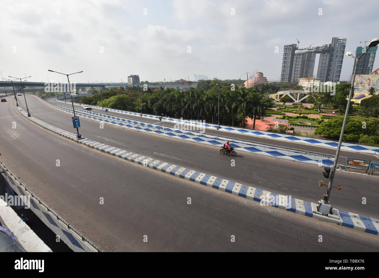 East bound flanks of the Maa Flyover near Parama island on EM Bypass, Kolkata, India. Stock Photo