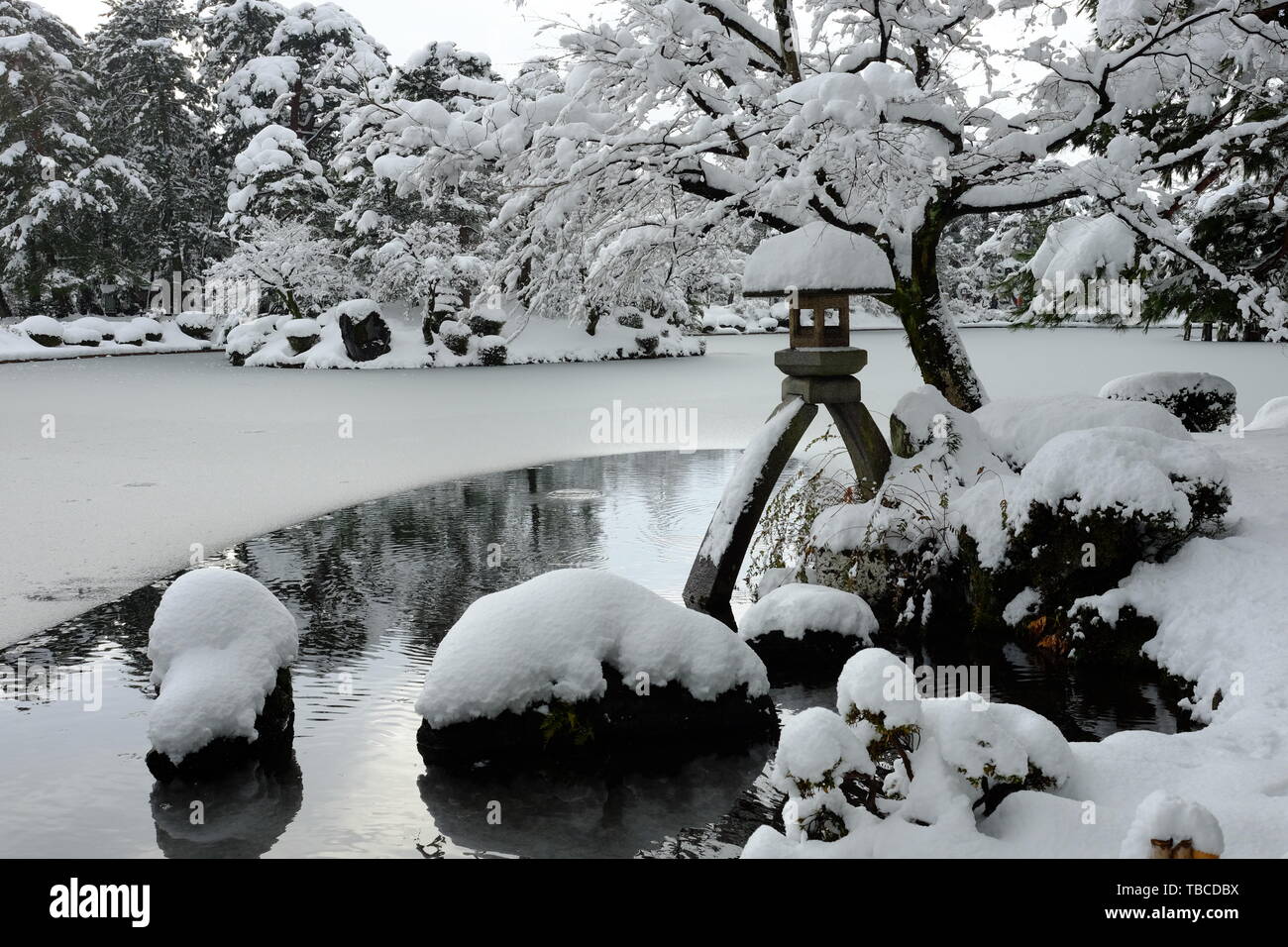 Kenrokuen garden in Kanazawa city in winter snow Stock Photo