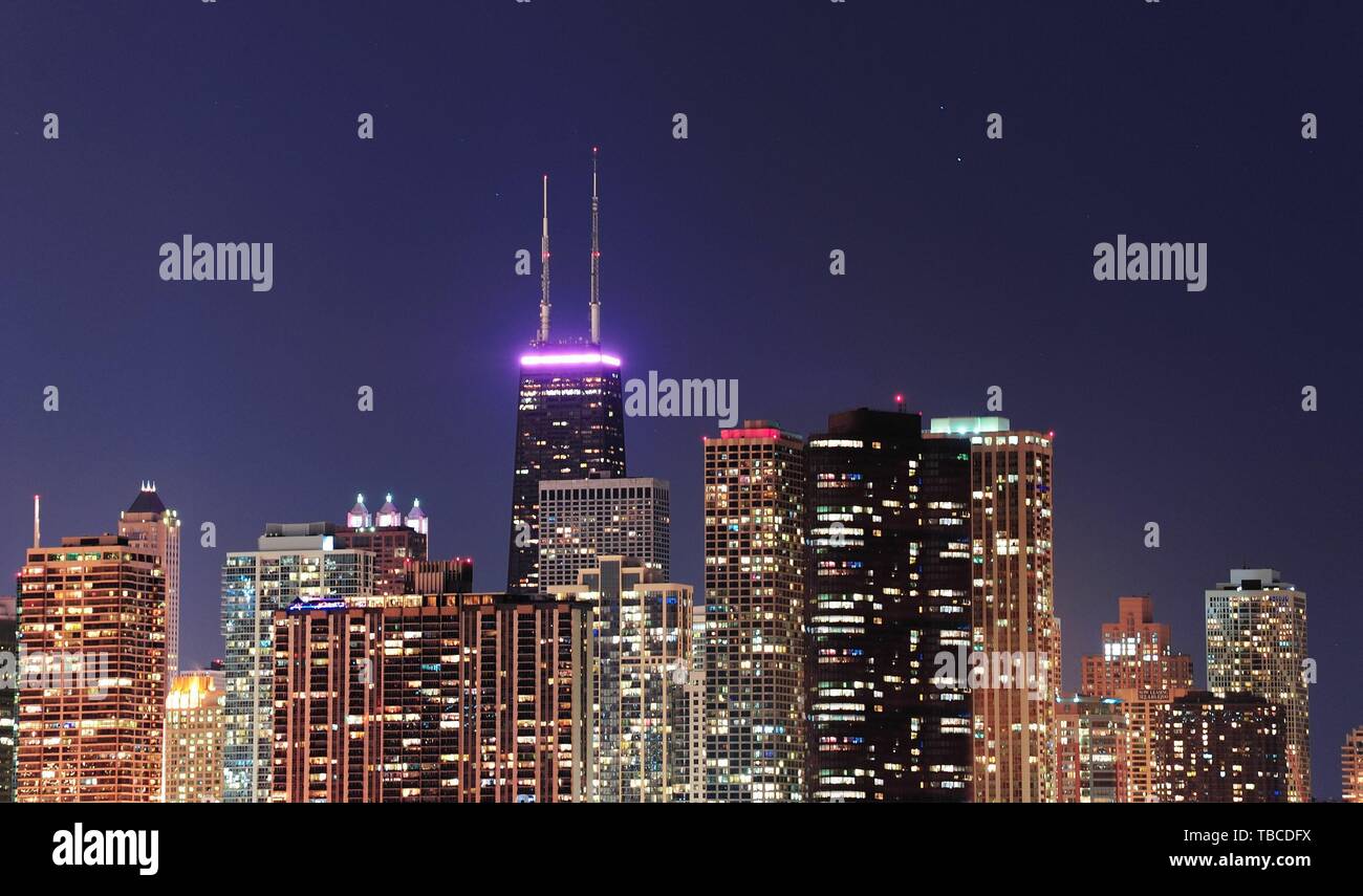 Chicago city downtown urban skyline at dusk with skyscrapers over Lake ...