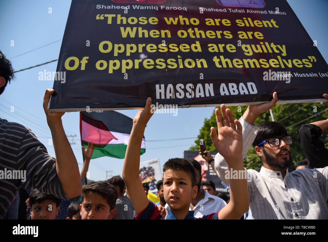 Kashmiri Shiite Muslims hold placards, shouting Pro Palestinian And Pro ...