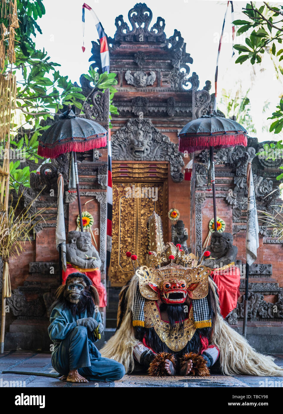 Banjar Gelulung, Bali, Indonesia - February 26, 2019: Mas Village. Play on  stage setting. Monkey figure in blue jumper sits besides rised dragon in fr  Stock Photo - Alamy