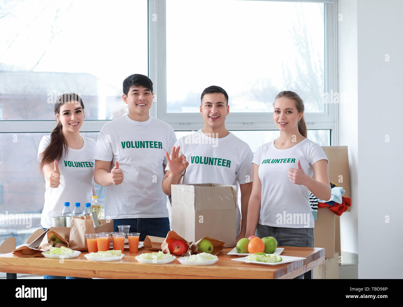 Team volunteers food products hi-res stock photography and images - Alamy