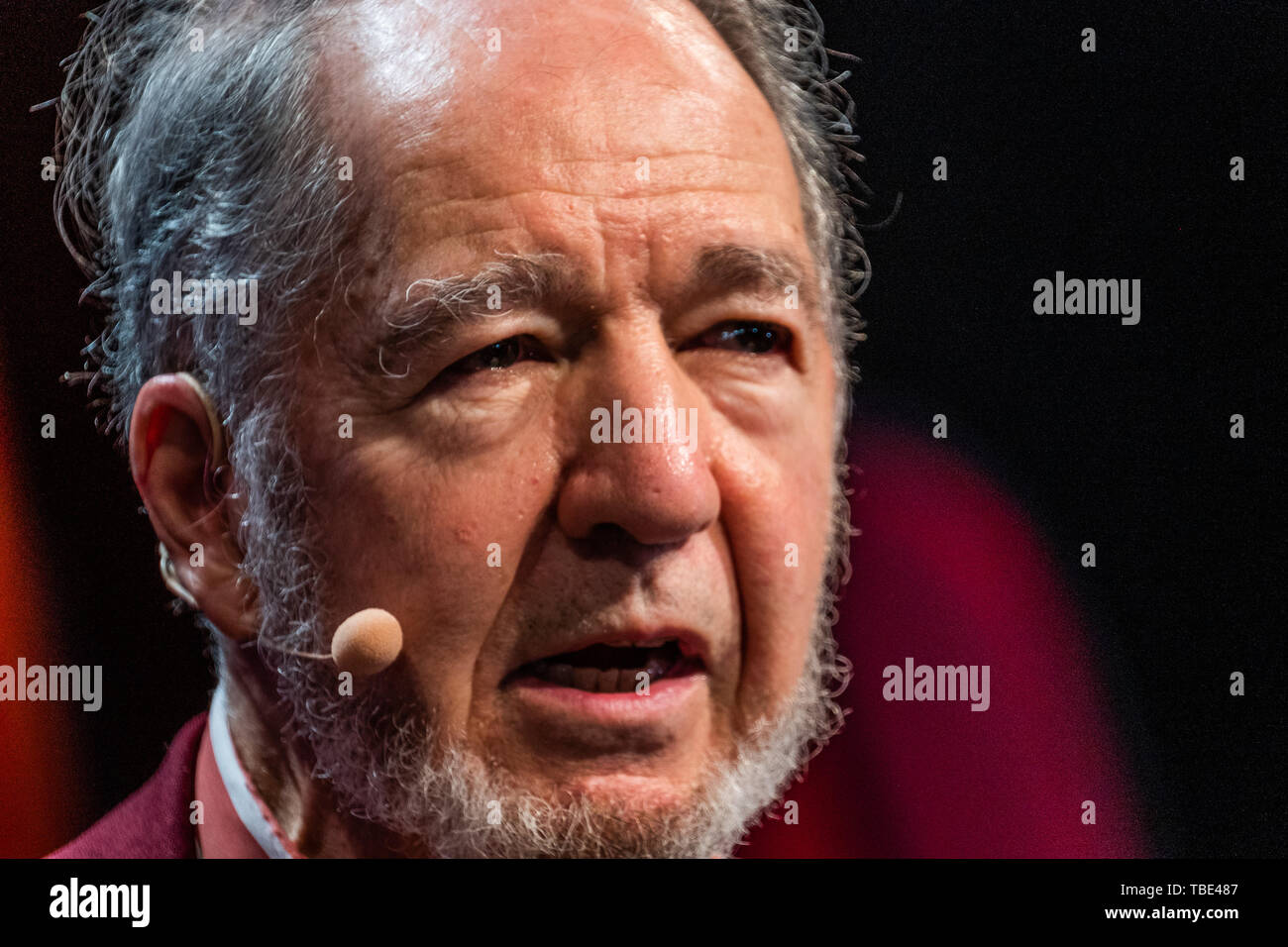 The Hay Festival, Hay on Wye, Wales UK , Saturday 01 June  2019.  JARED DIAMOND, American geographer, historian, and author best known for his popular science books The Third Chimpanzee (1991); Guns, Germs, and Steel (1997, which was awarded a Pulitzer Prize); Collapse (2005); and The World Until Yesterday (2012)..  Appearing on stage at the 2019 Hay Festival  The festival, now in its 32nd year, held annually in the small town of Hay on Wye on the Wales - England border,  attracts the finest writers, politicians and intellectuals from  across the globe for 10 days of talks and discussions, cel Stock Photo