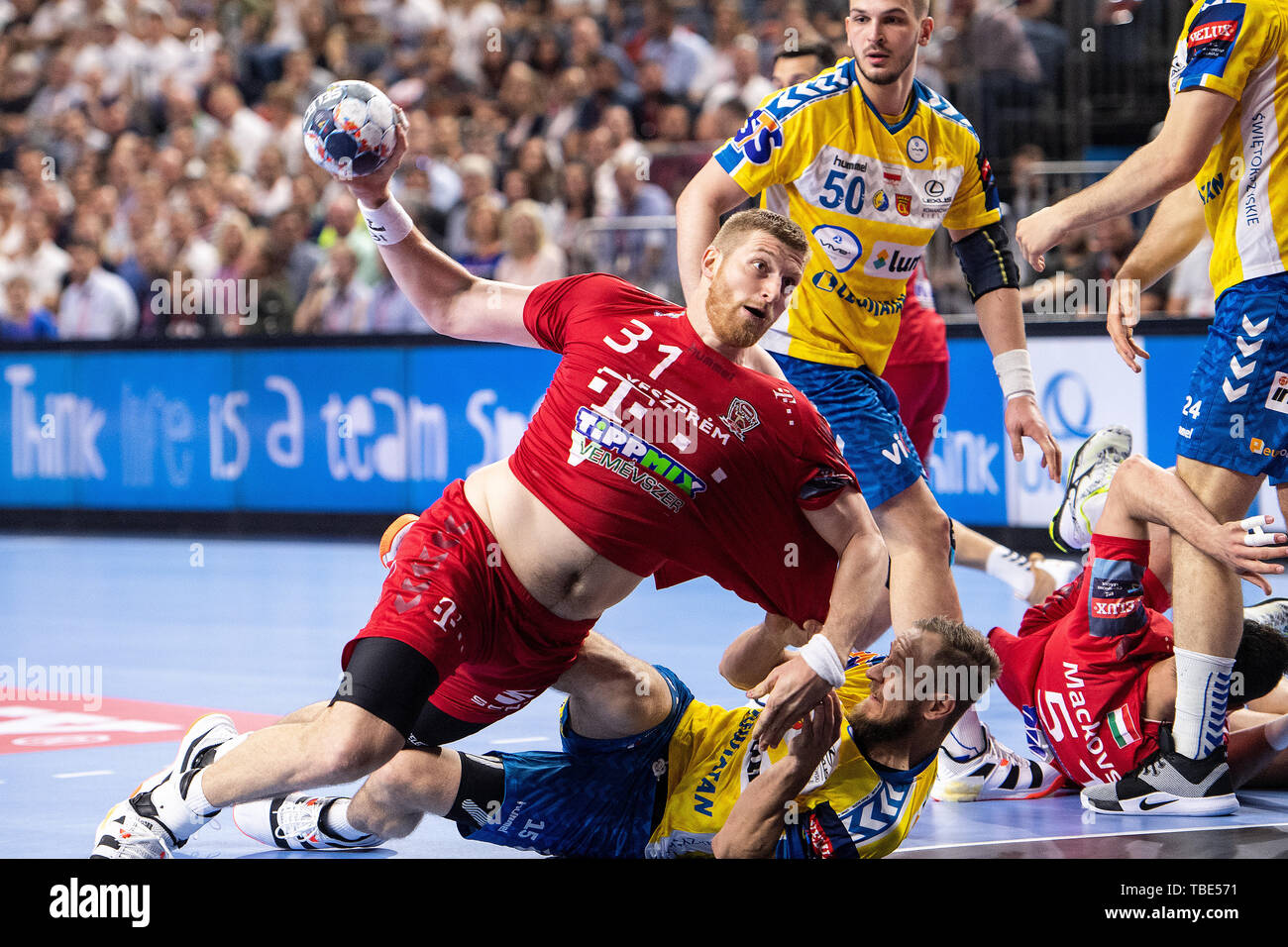 Cologne, Germany. 01st June, 2019. Handball: Champions League, Telekom  Veszprem - KS Vive Kielce, final round, final four, semi-final: Kielces  Mateusz Jachlewski (r) pulls Veszprems Blaz Blagotinsek to the ground.  Credit: Marius