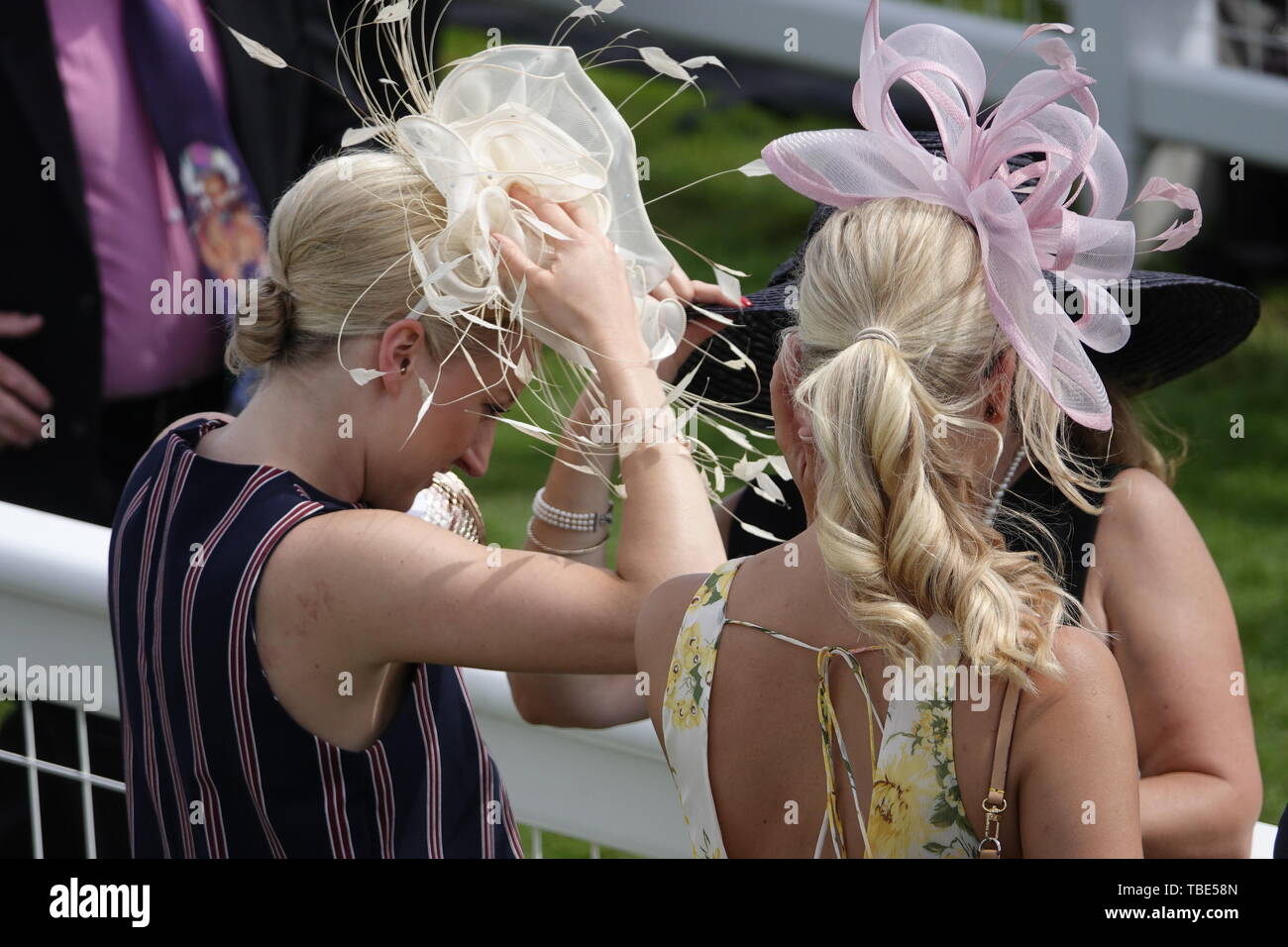 ladies race day hats