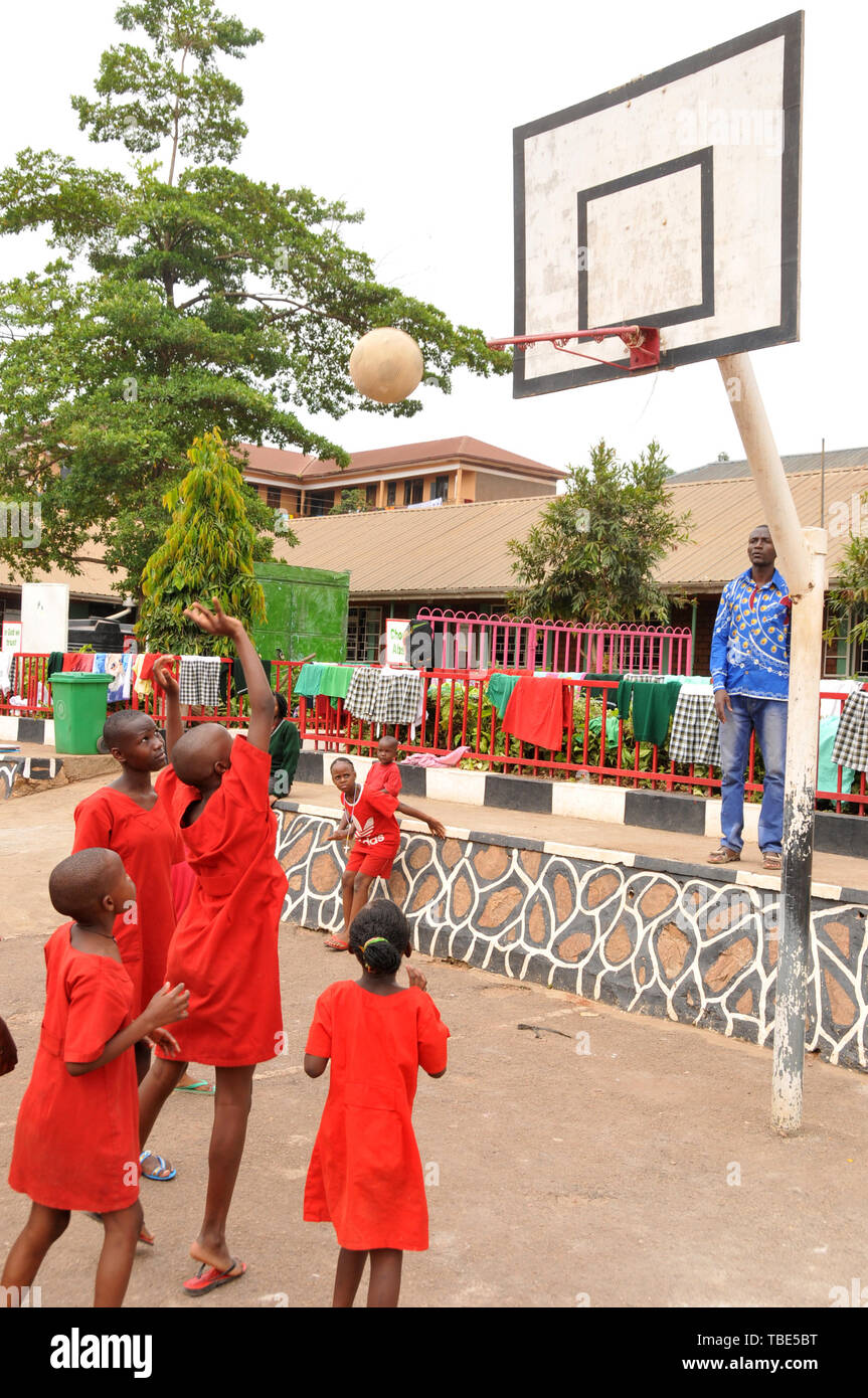 Kampala, Uganda. 1st June, 2019. Children play basketball during the International Children's day celebrations at St. Athanasius Primary School in Kisenyi in Kampala, Uganda, June 1, 2019. Credit: Nicholas Kajoba/Xinhua/Alamy Live News Stock Photo