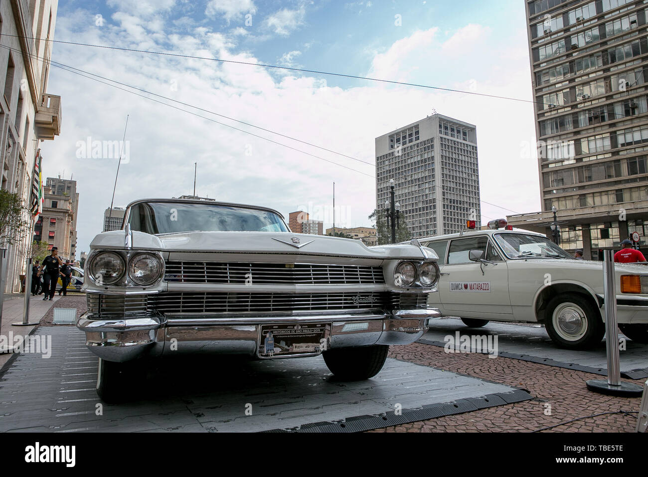 Sao Paulo, Brazil. 1st June, 2019. Classic and antique cars are seen in the central region of SÃ£o Paulo this Saturday morning, June 1st. Realized by the Municipal Secretary of Tourism of Sao Paulo will be the 1st Meeting of Antique Cars Historicos de SÃ£o Paulo which will bring together more than 1500 vintage vehicles throughout the region known as TriÃ¢ngulo SP, an area comprised between Patio do Colegio, Largo St. Francis Square, St. Benedict Square and Patriarch s Square. Credit: Dario Oliveira/ZUMA Wire/Alamy Live News Stock Photo