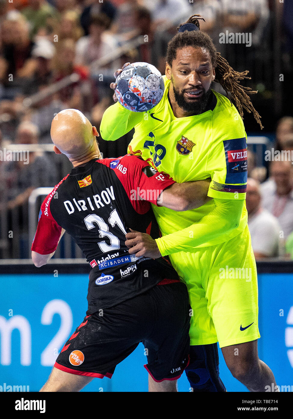 Cologne, Germany. 01st June, 2019. Handball: Champions League, FC Barcelona  - Vardar Skopje, final round, final four, semi-final: Vardars Timur Dibirov  (l) and Barcelona's Gilberto Brito Duarte fight for the ball. Credit: