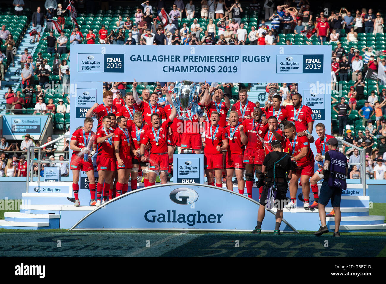 Gallagher premiership rugby trophy hi-res stock photography and images ...