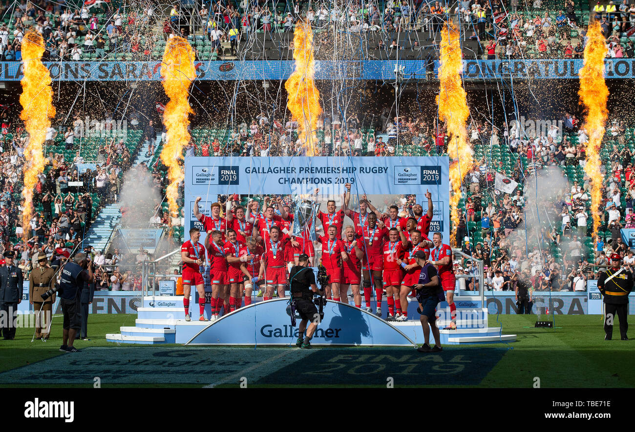 LONDON, United Kingdom. 01st June, 2019. Saracens Team with Trophy during Gallagher Premiership Rugby Final between Exeter Chiefs and Saracens at Twickenham Stadium, London, on 01 June 2019 Credit: Action Foto Sport/Alamy Live News Stock Photo