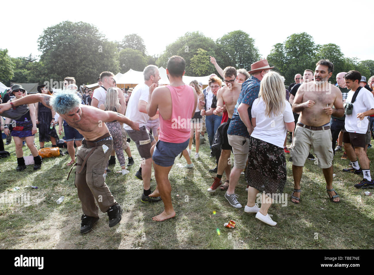 Midsummer Common, Cambridge. 1st June, 2019. Thousands of revellers enjoy the free, independent, volunteer run festival of arts and music at the annual Strawberry Fair. Penelope Barritt/Alamy Live News Stock Photo