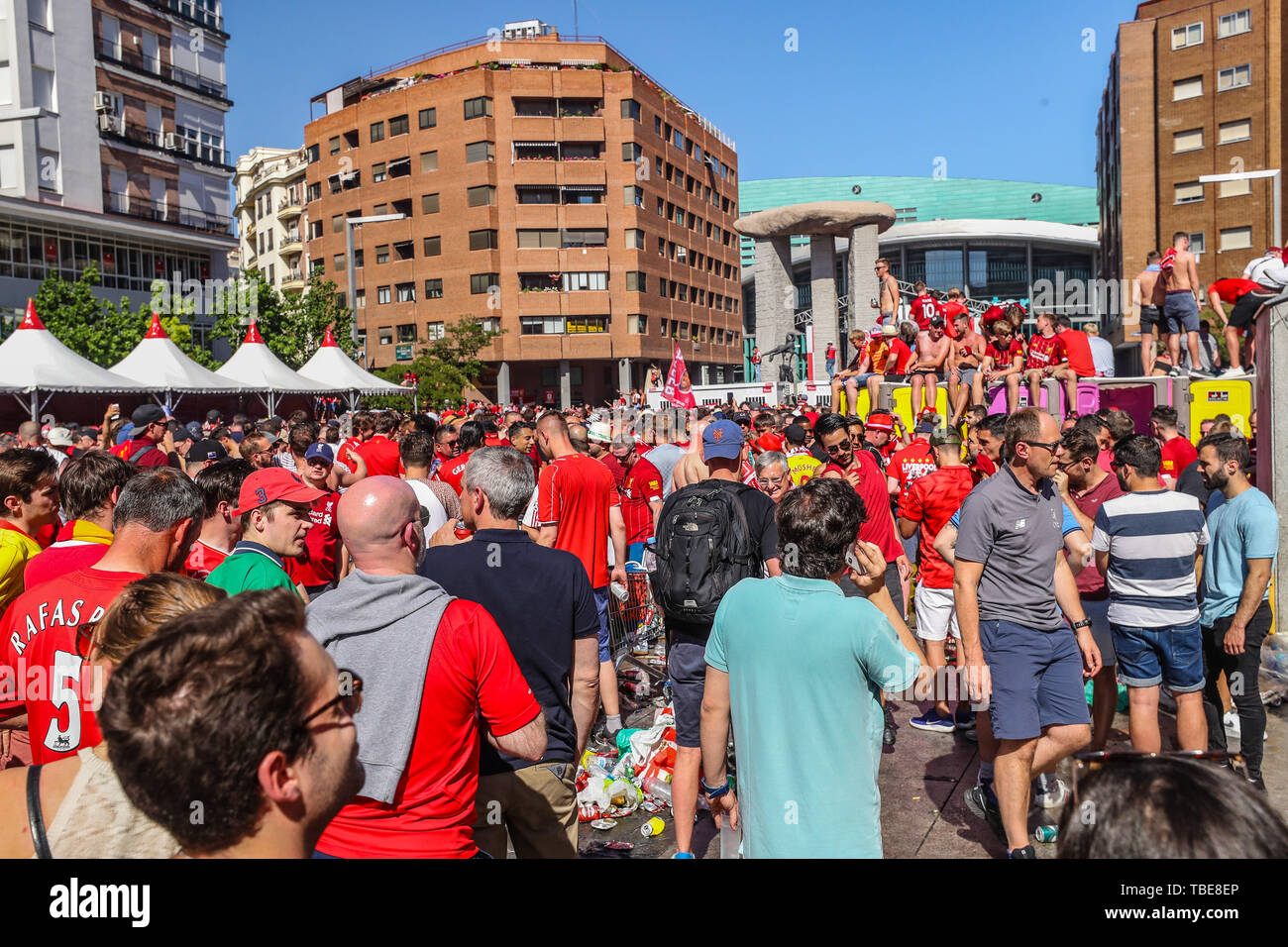 Madrid, Spain. 01st June, 2019. Fans arrive for the Champions League Final in Madrid on Saturday, 01. Today the final between Tottenham and Liverpool in the Spanish capital takes place. (PHOTO: VANESSA CARVALHO/BRAZIL PHOTO PRESS) Credit: Brazil Photo Press/Alamy Live News Stock Photo