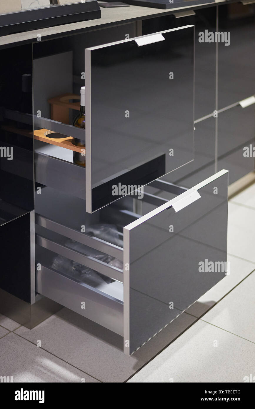 Empty drawer hi-res stock photography and images - Alamy