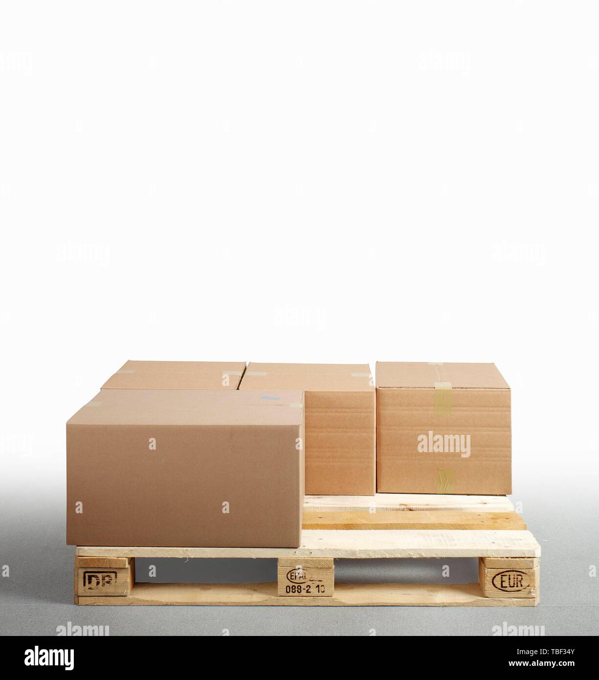 Cartons on euro pallet hires stock photography and images Alamy