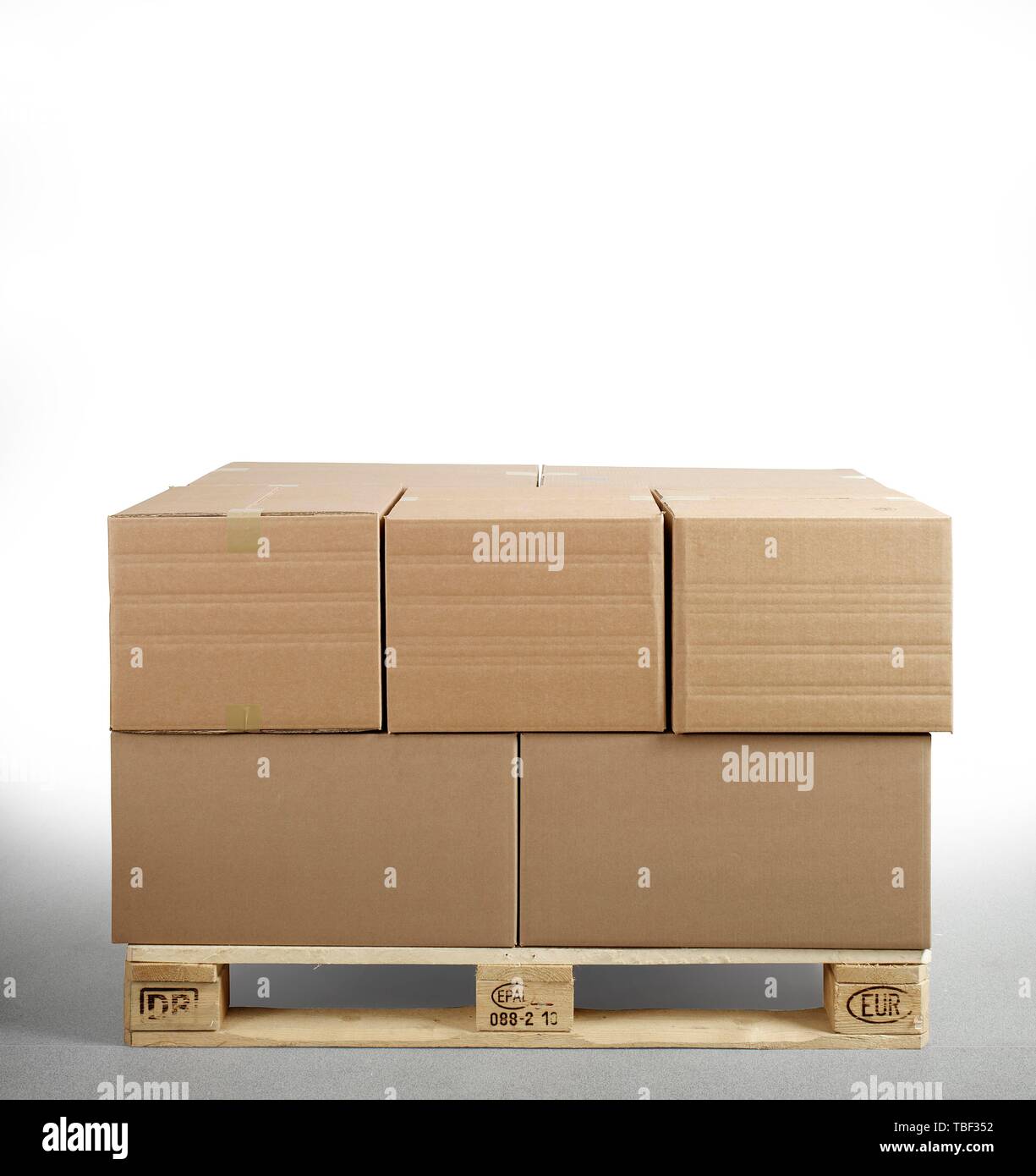 Euro pallet hires stock photography and images Alamy